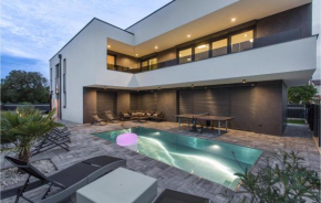 Nice Home In Valbandon With Outdoor Swimming Pool